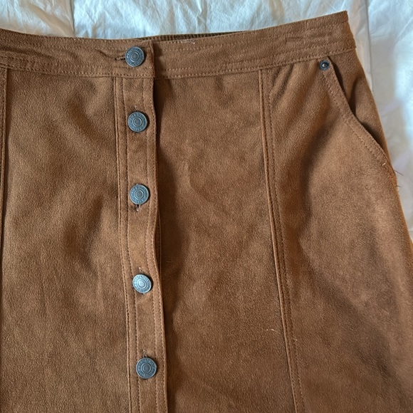 NWOT vegan suede button front skirt - Picture 2 of 4